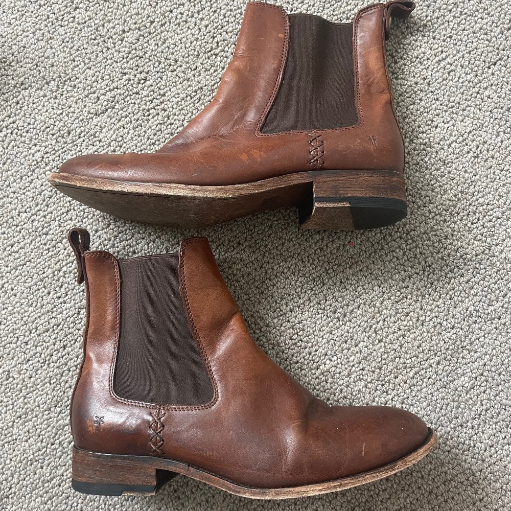Frye Chelsea boot